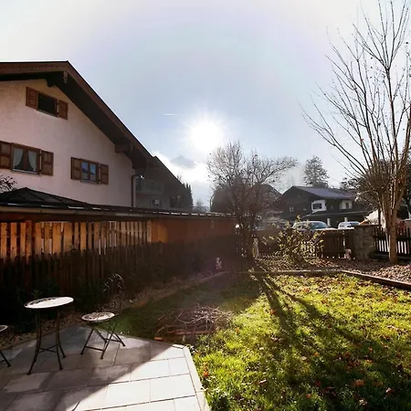 Sunlit Garden&Mountain Apartment Garmisch-Partenkirchen Exterior foto